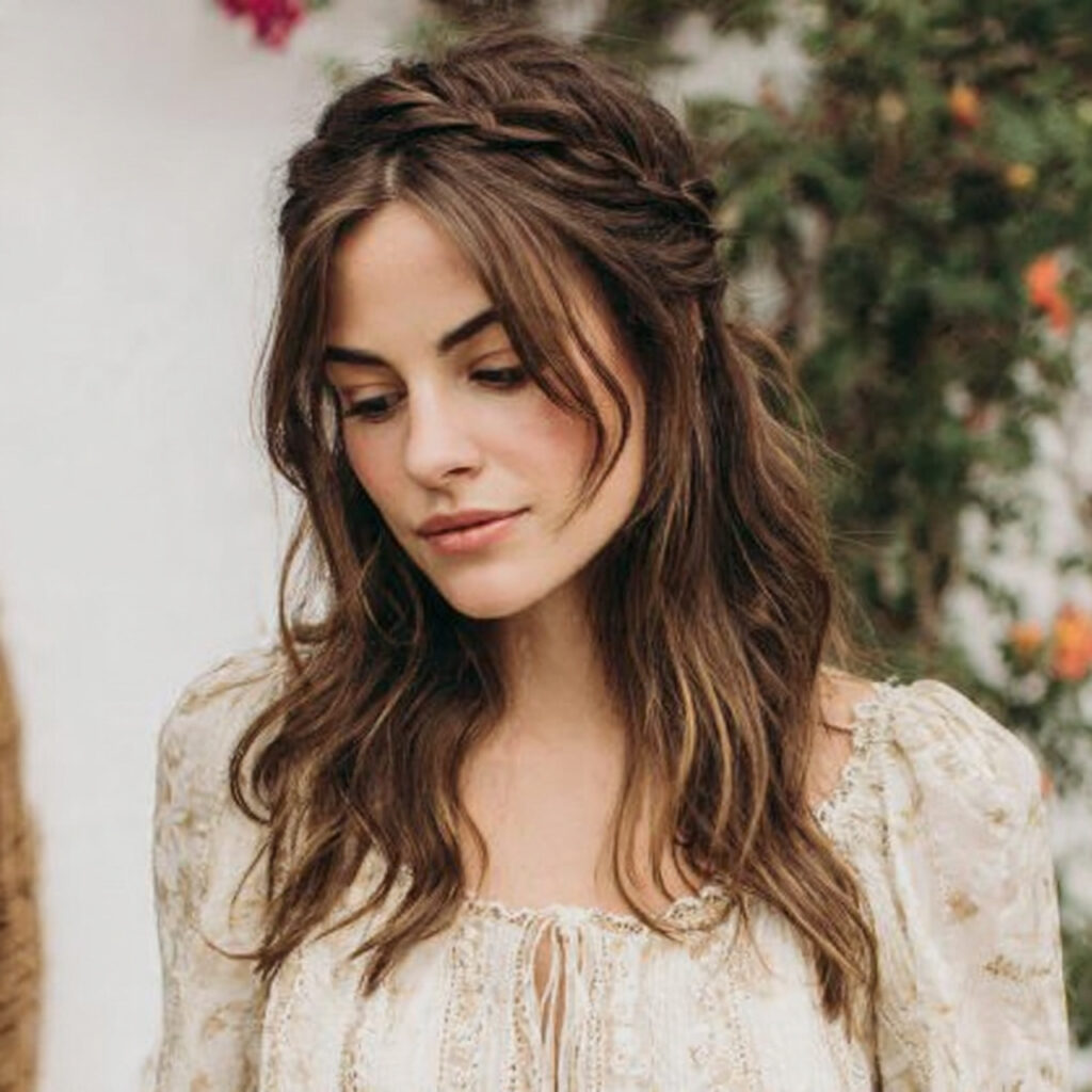 29 Medium Hair Summer Hairstyles That Look Stylish and Lightweight Try This Look Today 10 A Waterfall Braid
